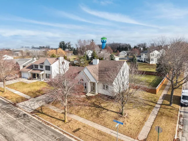 $445,000 | 513 Bridlewood Lane, Watertown, WI 53094