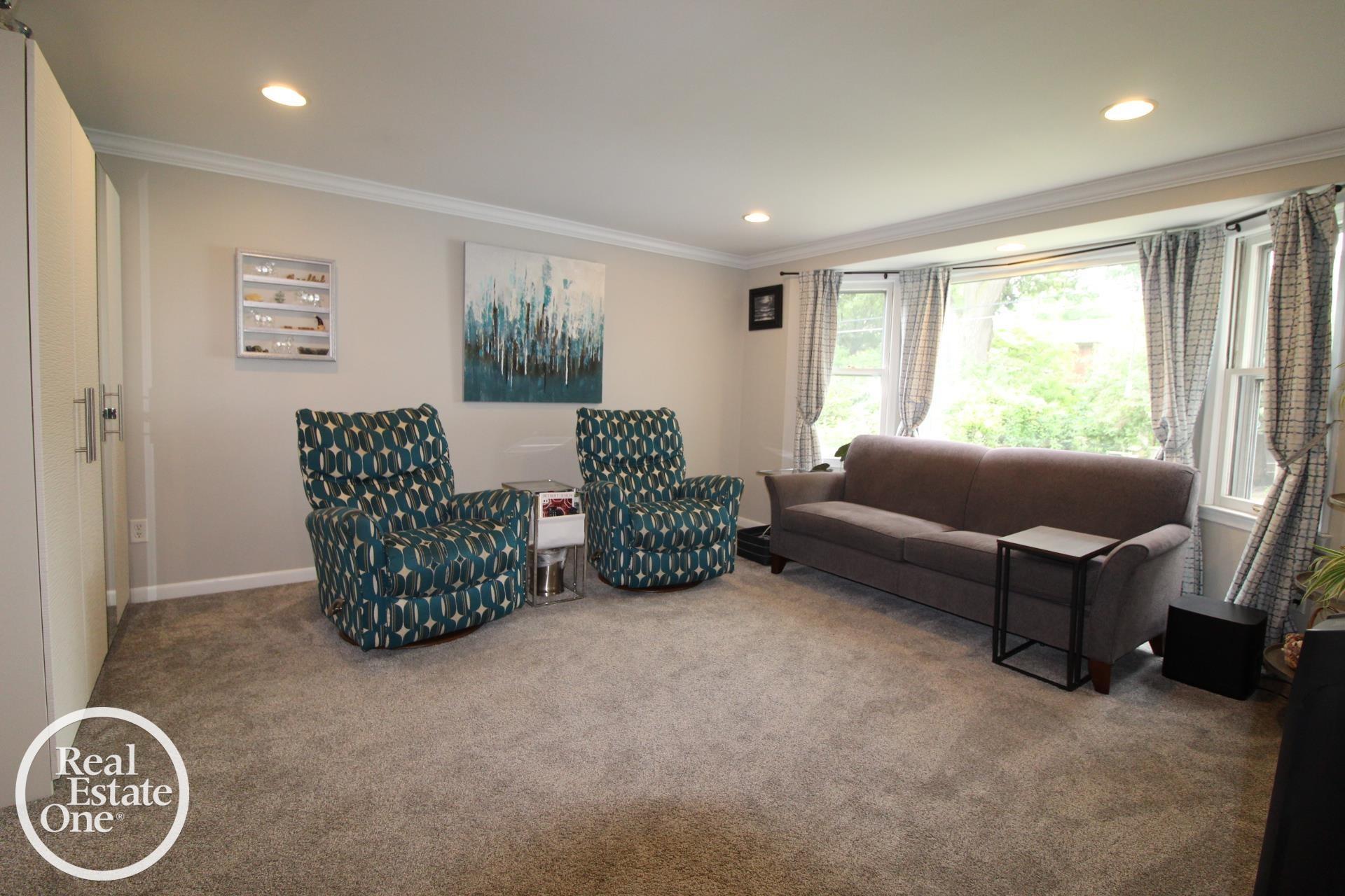 1337 Bishop Road Grosse Pointe, MI 48230 - Photo 12 of 52 50180881-95489410-c164-4db1-a689-df2f96fb19cc.JPG