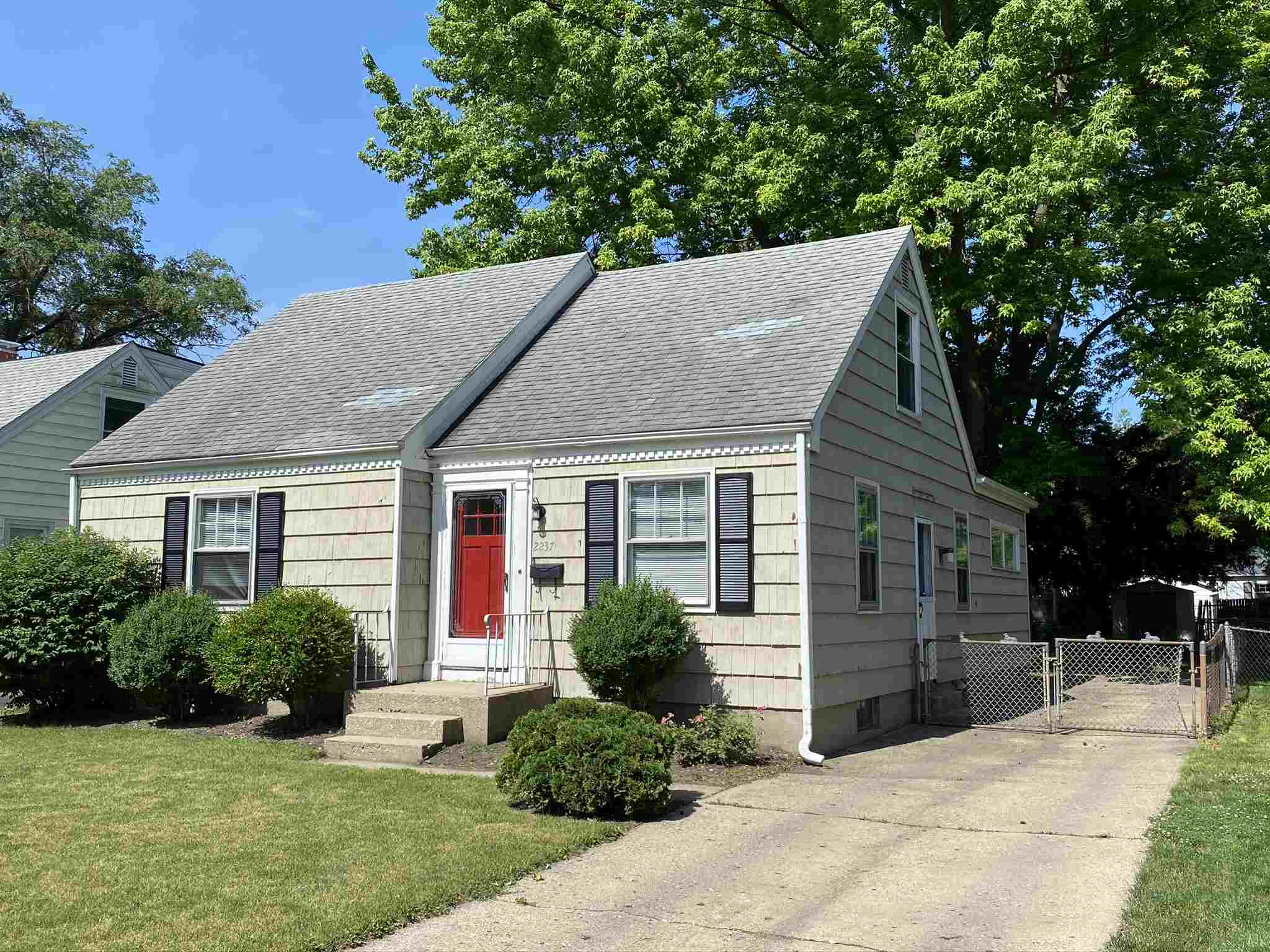 2237 South Spring Street Springfield, IL 62704 - Photo 2 of 26