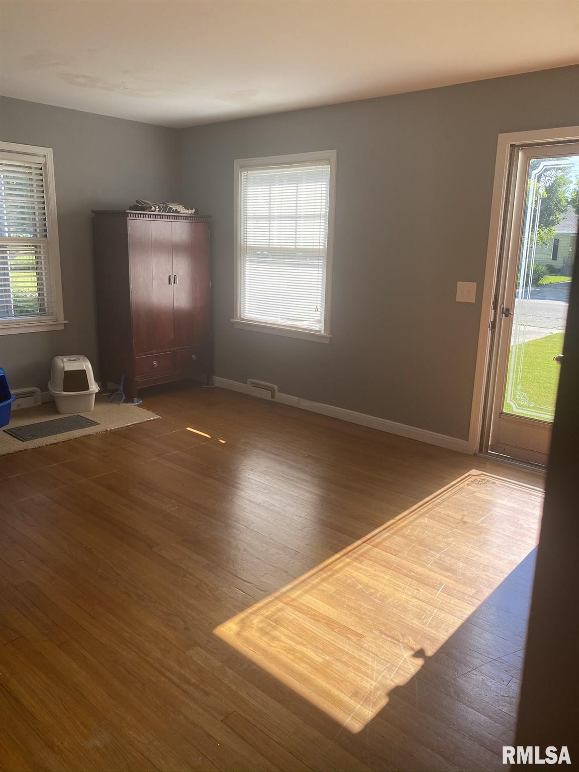 2237 South Spring Street Springfield, IL 62704 - Photo 3 of 26