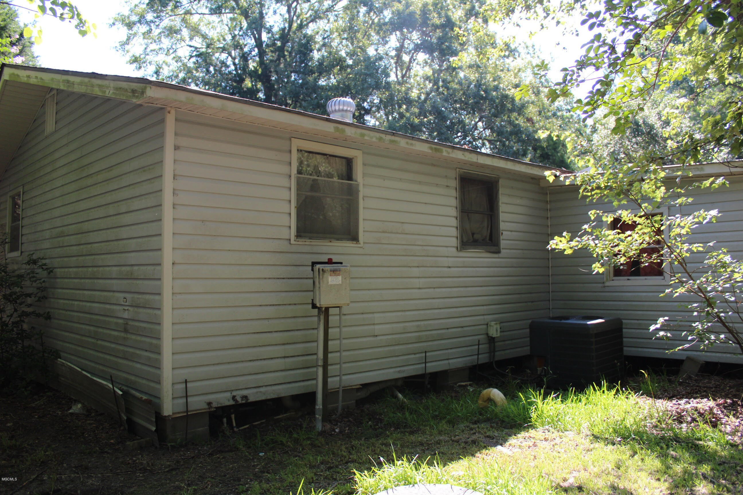 529 Pear Street Ocean Springs, MS 39564 - Photo 13 of 16 529 Pear rear
