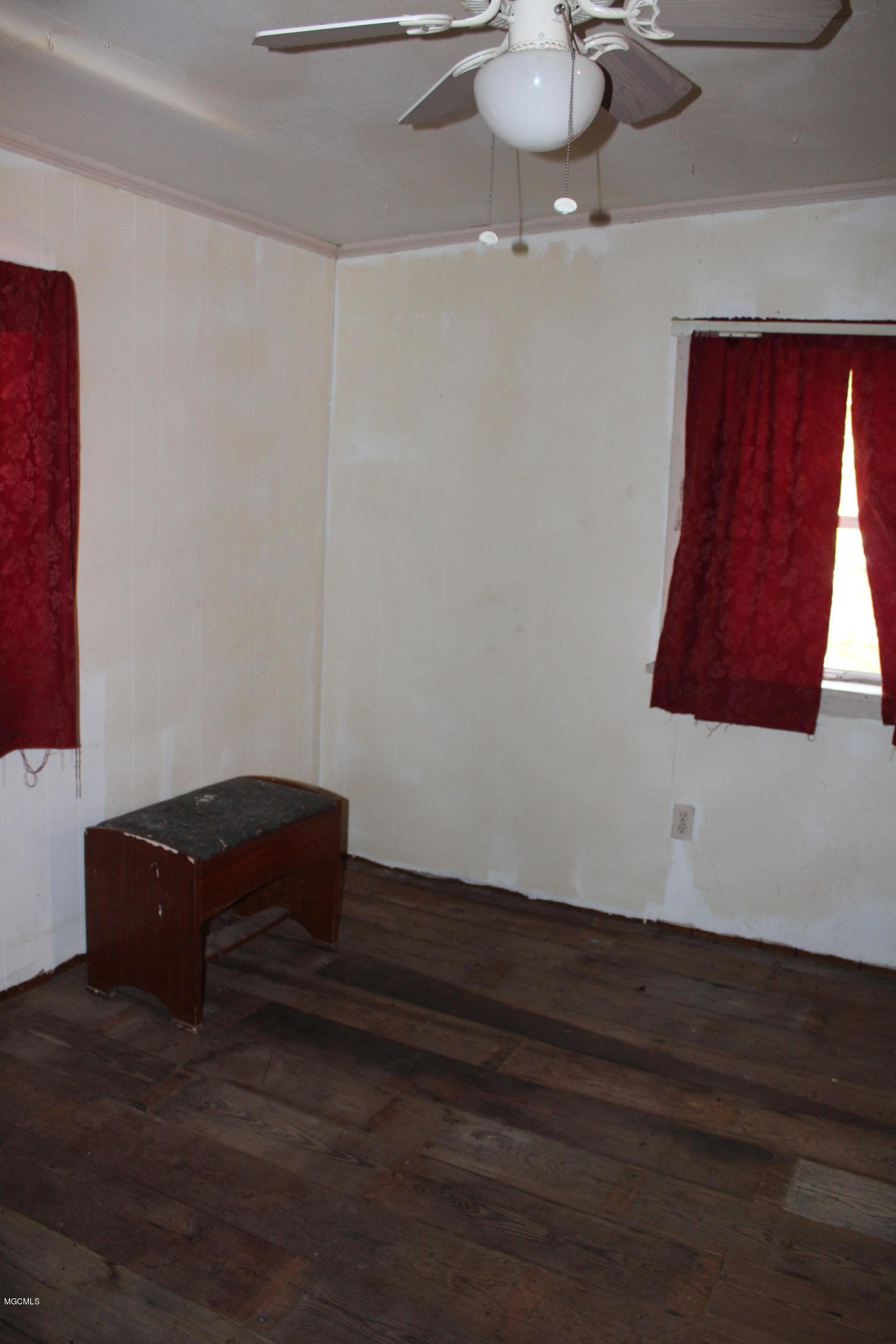 529 Pear Street Ocean Springs, MS 39564 - Photo 9 of 16 529 Pear extra room 2