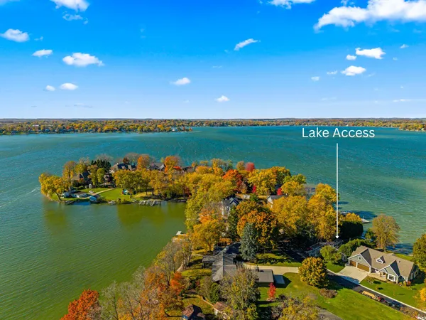 $799,000 | N60W38457 Blackhawk Drive, Oconomowoc, WI 53066