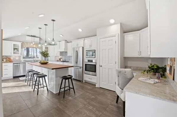 $799,000 | N60W38457 Blackhawk Drive, Oconomowoc, WI 53066