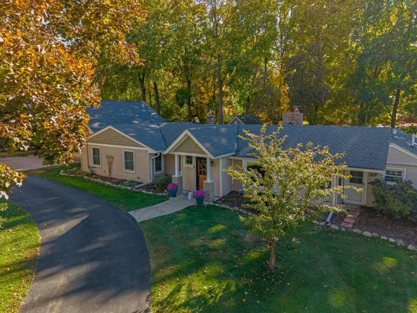 $799,000 | N60W38457 Blackhawk Drive, Oconomowoc, WI 53066