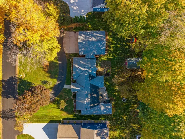 $799,000 | N60W38457 Blackhawk Drive, Oconomowoc, WI 53066