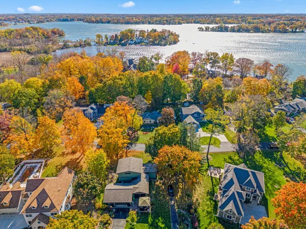 $799,000 | N60W38457 Blackhawk Drive, Oconomowoc, WI 53066