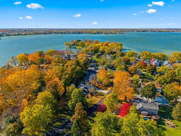 $799,000 | N60W38457 Blackhawk Drive, Oconomowoc, WI 53066