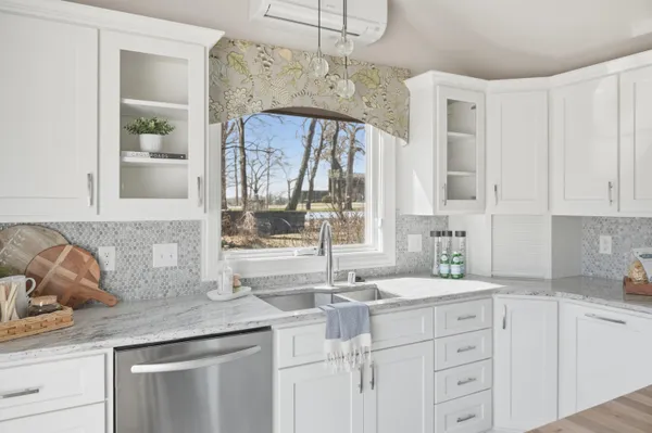$799,000 | N60W38457 Blackhawk Drive, Oconomowoc, WI 53066