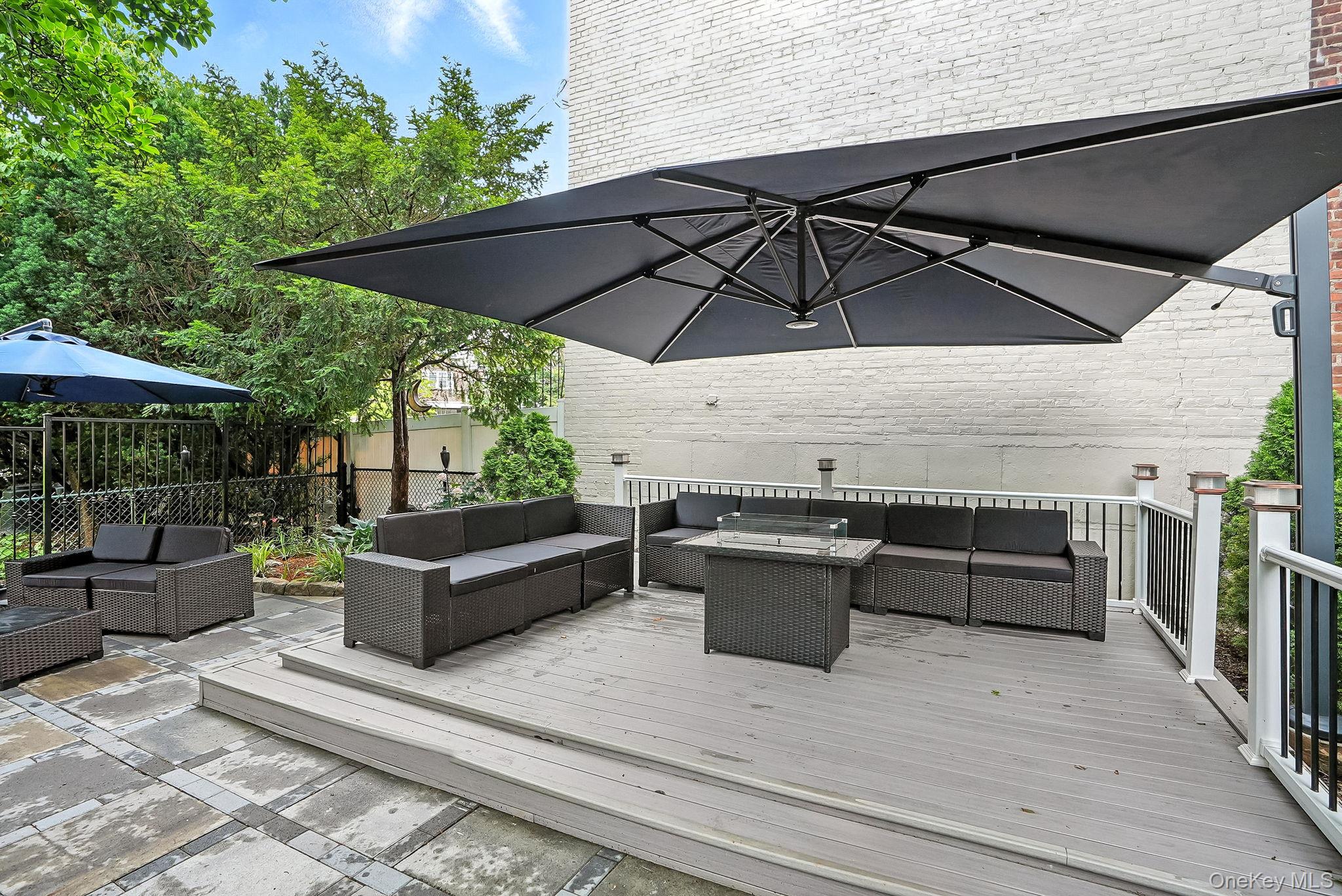 1260 Rhinelander Avenue Bronx, NY 10461 - Photo 38 of 50 Deck with an outdoor hangout area