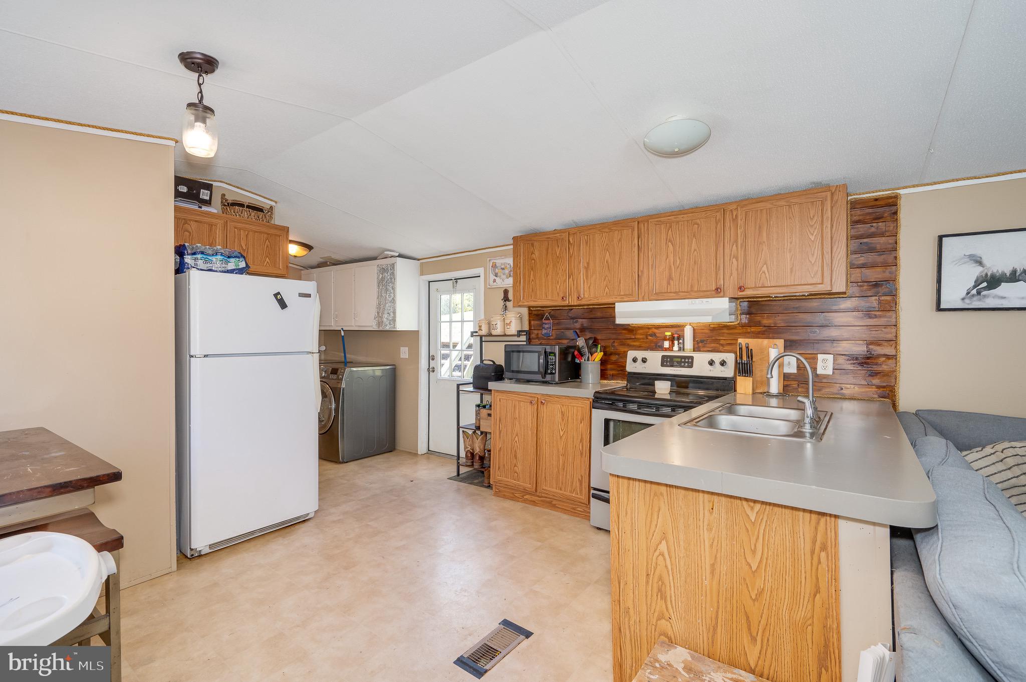 845 Spriggs Road Berkeley Springs, WV 25411 - Photo 5 of 43 Gallery Image 5