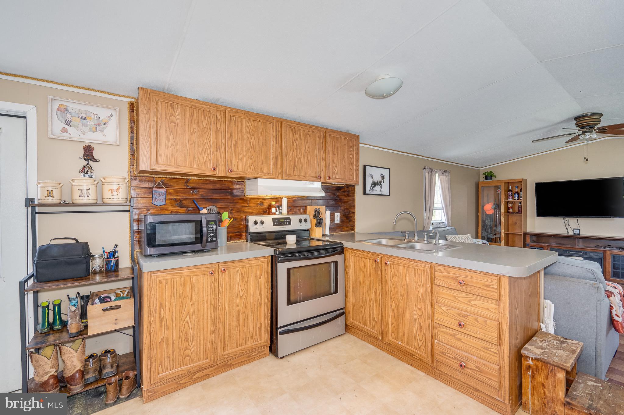 845 Spriggs Road Berkeley Springs, WV 25411 - Photo 7 of 43 Gallery Image 7