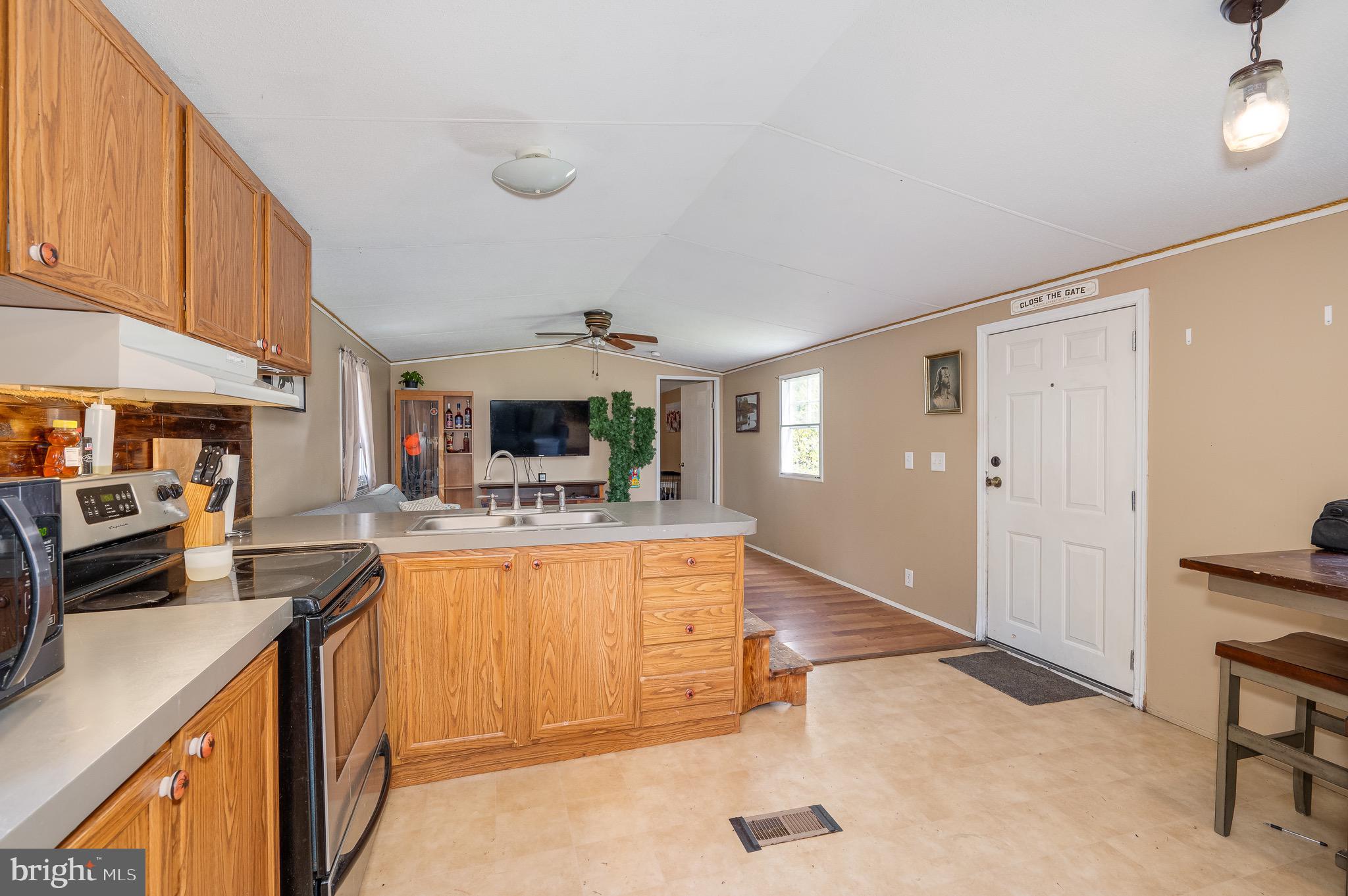 845 Spriggs Road Berkeley Springs, WV 25411 - Photo 8 of 43 Gallery Image 8
