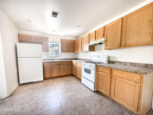$1,895 | 2134 East Oak Street, Phoenix, AZ 85006