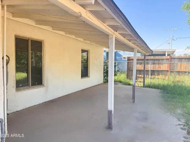 $1,895 | 2134 East Oak Street, Phoenix, AZ 85006