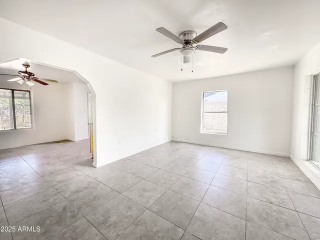 $1,895 | 2134 East Oak Street, Phoenix, AZ 85006