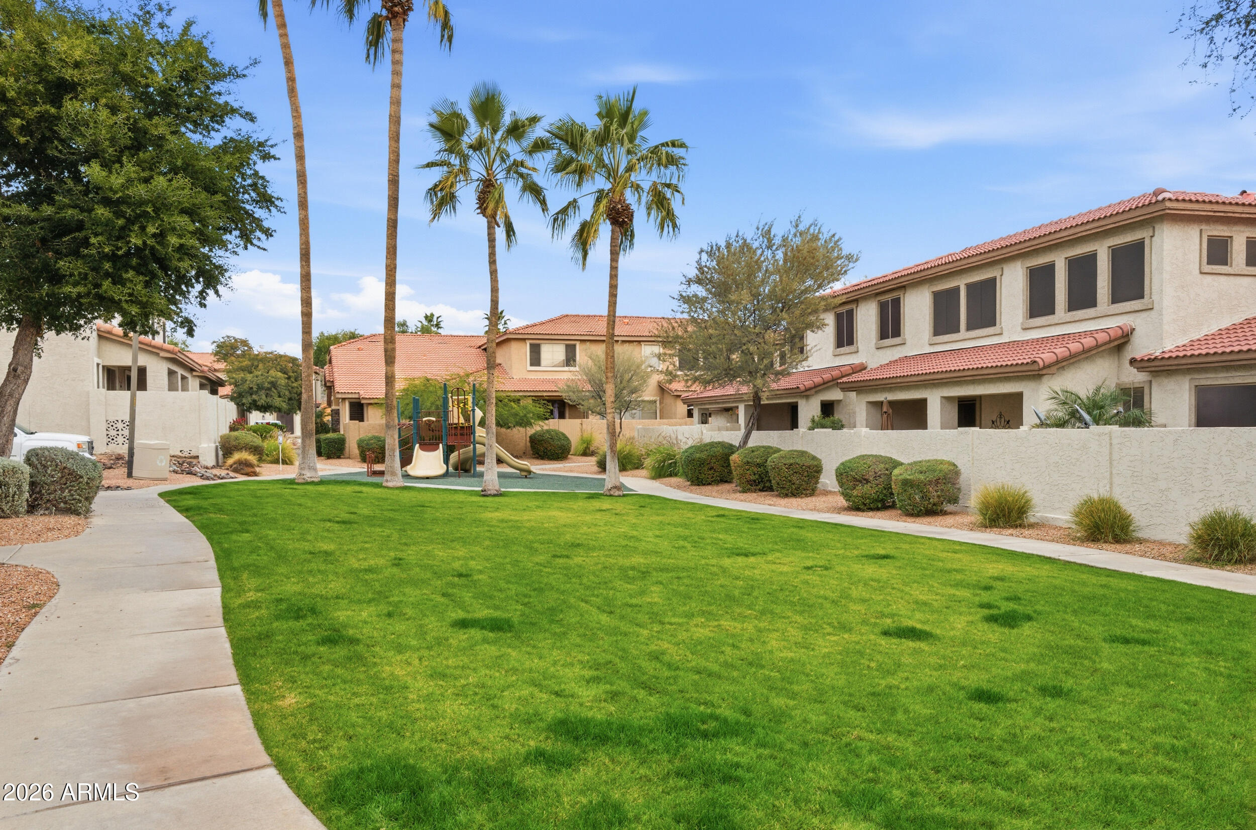 1024 East Frye Road, Unit 1060 Phoenix, AZ 85048 - Photo 32 of 41 a front view of a house with garden and trees