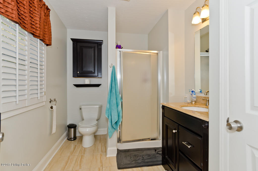3206 Maple Road Louisville, KY 40299 - Photo 23 of 47 2DN_9588
