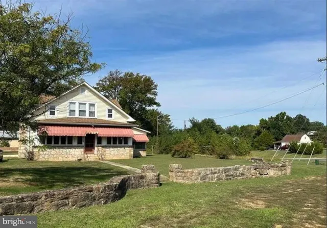 $2,545 | 885 Truslow Road, Fredericksburg, VA 22406