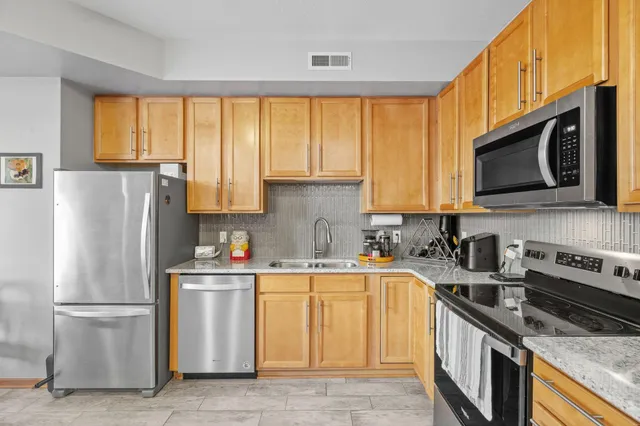 $225,000 | 2550 38th Avenue Northeast, Unit 109, St. Anthony, MN 55421