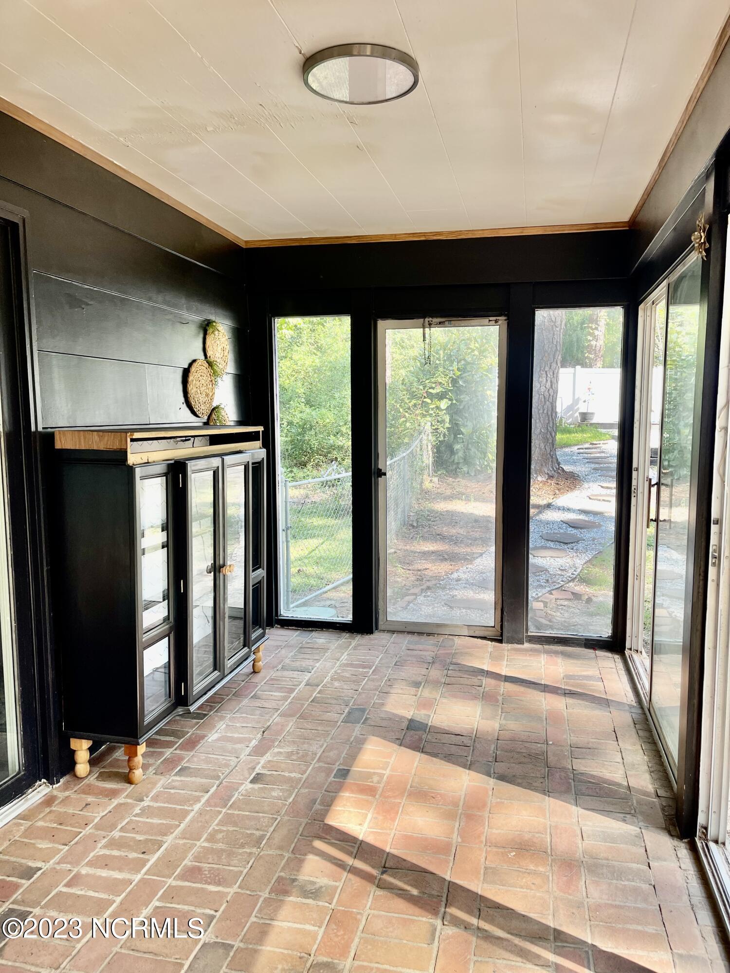 620 Stanley Avenue Rockingham, NC 28379 - Photo 27 of 74 Sunroom