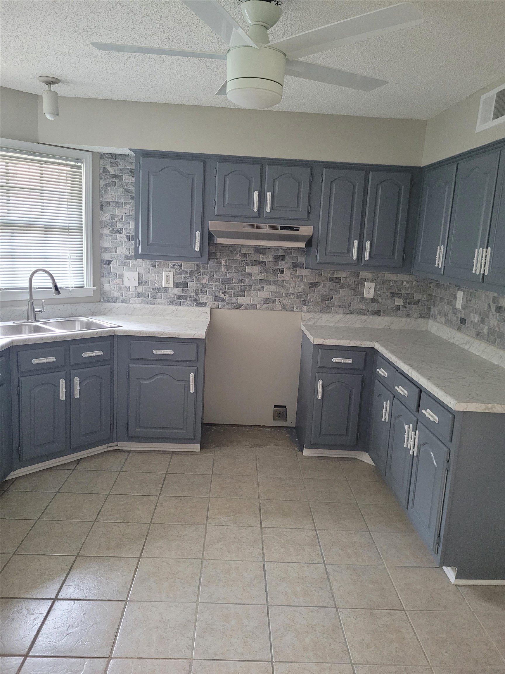 138 Walnut Ridge Lane Memphis, TN 38018 - Photo 5 of 17 Beautiful Kitchen