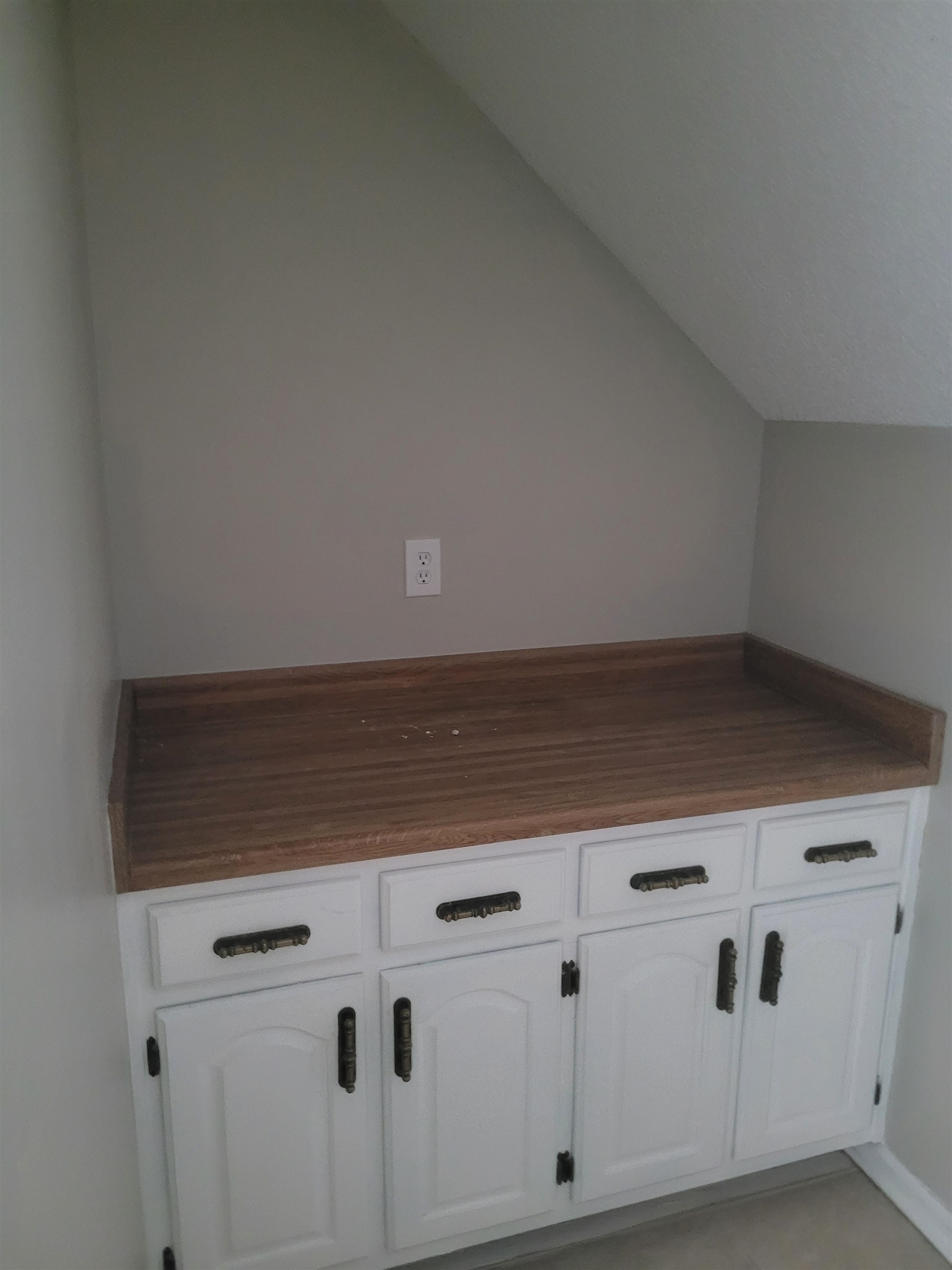 138 Walnut Ridge Lane Memphis, TN 38018 - Photo 8 of 17 Folding area in washroom