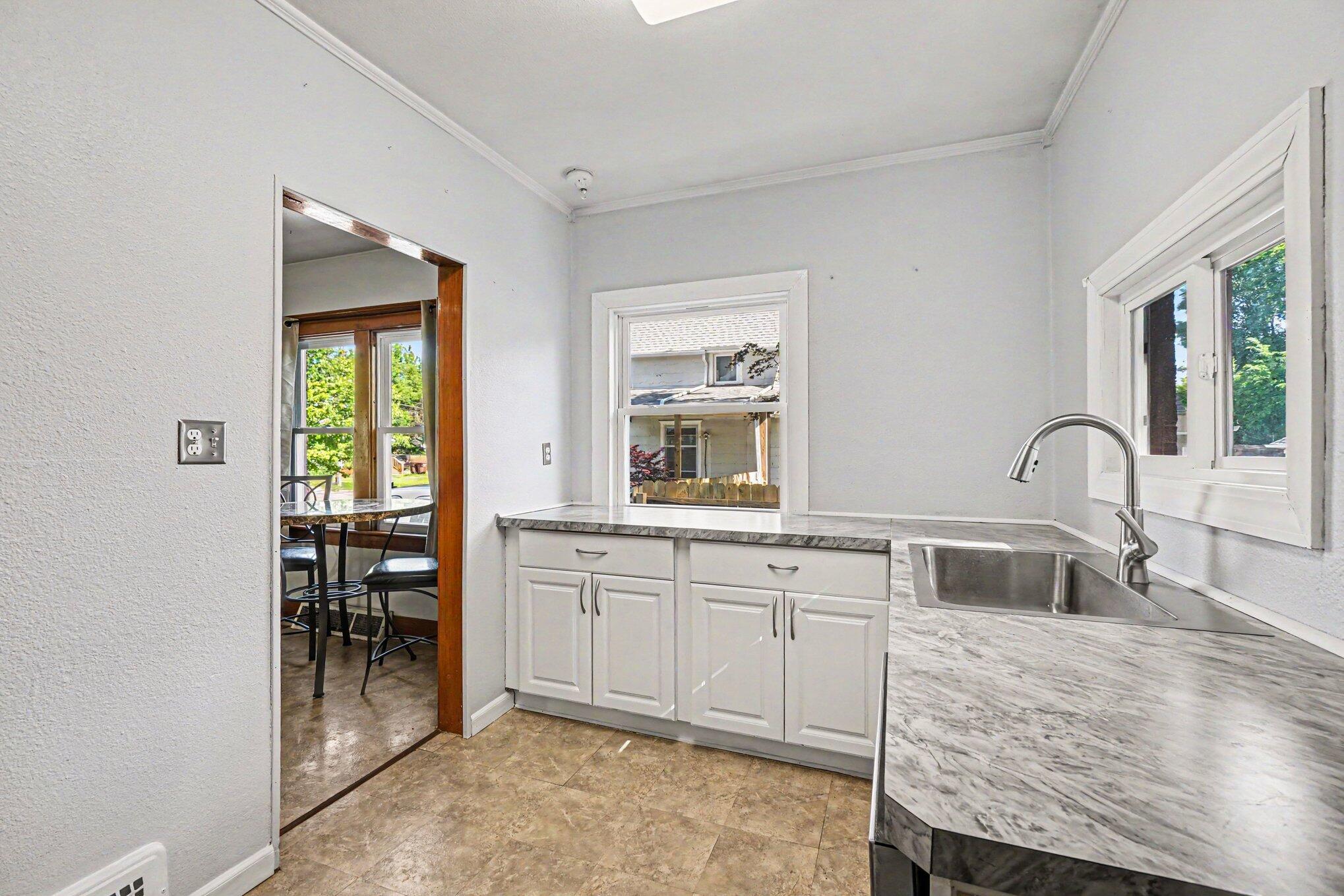 831 Bush Street Jackson, MI 49202 - Photo 9 of 25 009_file_7236