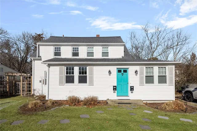 $735,000 | 7 Bay Avenue, Barrington, RI 02806