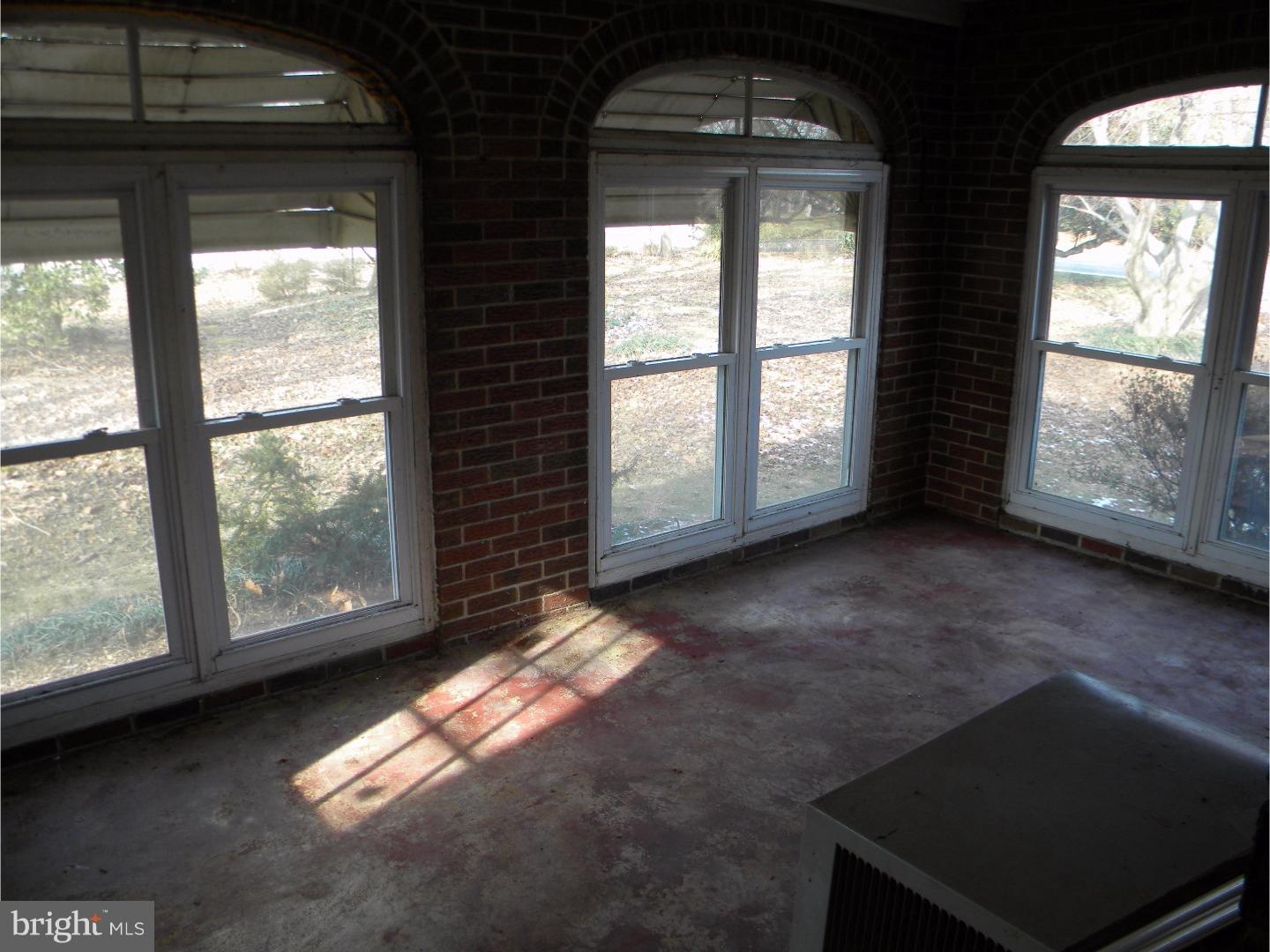 610 Monroeville Road Monroeville, NJ 08343 - Photo 14 of 25 Sun Room