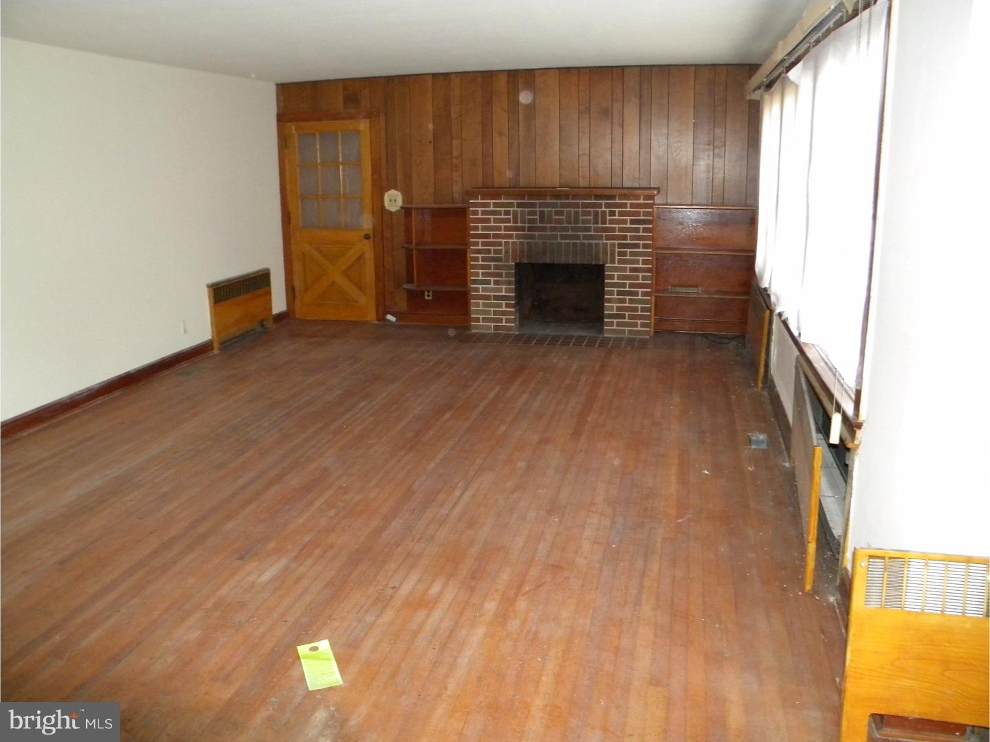 610 Monroeville Road Monroeville, NJ 08343 - Photo 7 of 25 Living Room