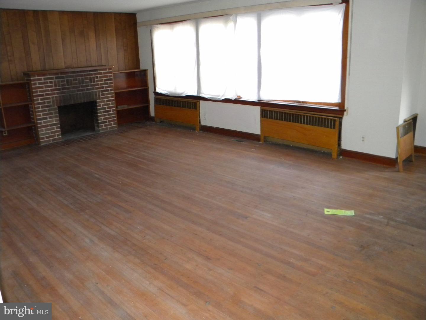 610 Monroeville Road Monroeville, NJ 08343 - Photo 9 of 25 Living Room