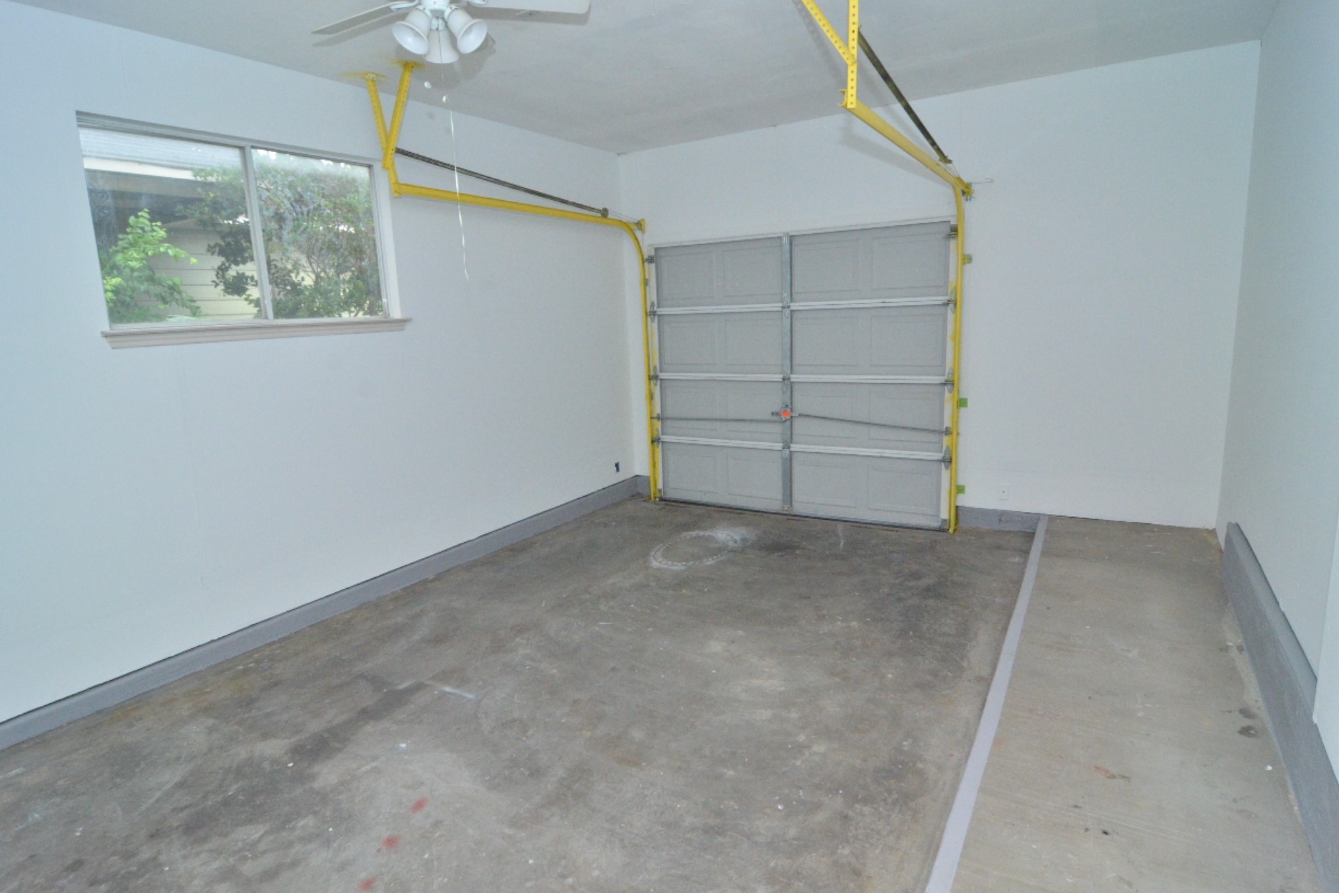 316 Strawn Kyle, TX 78640 - Photo 21 of 34 an empty room with a bench