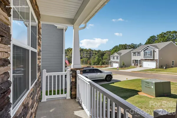 a view of houses with a roof deck