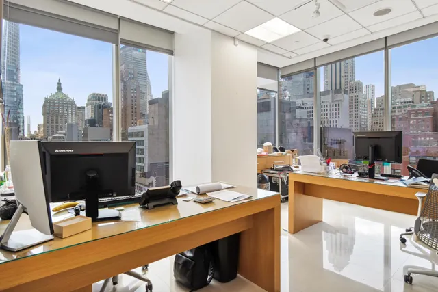 $2,995,000 | 50 West 47th Street, Unit 1609 | Midtown Central