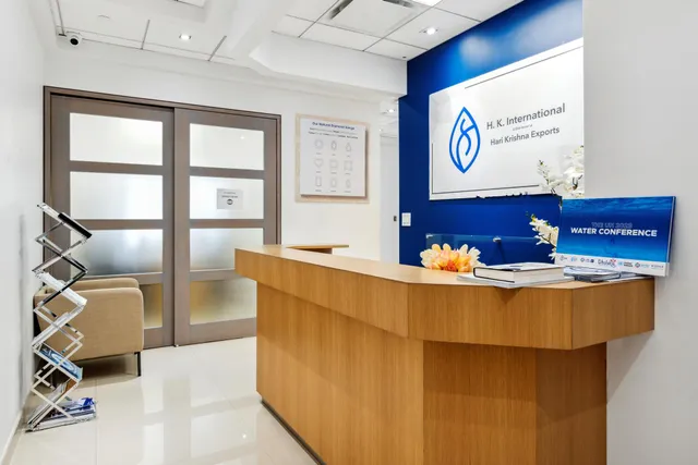 $2,995,000 | 50 West 47th Street, Unit 1609 | Midtown Central