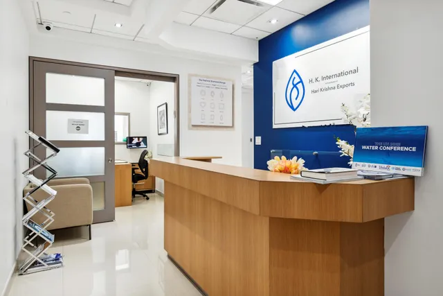 $2,995,000 | 50 West 47th Street, Unit 1609 | Midtown Central