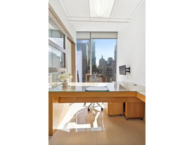 $2,995,000 | 50 West 47th Street, Unit 1609 | Midtown Central