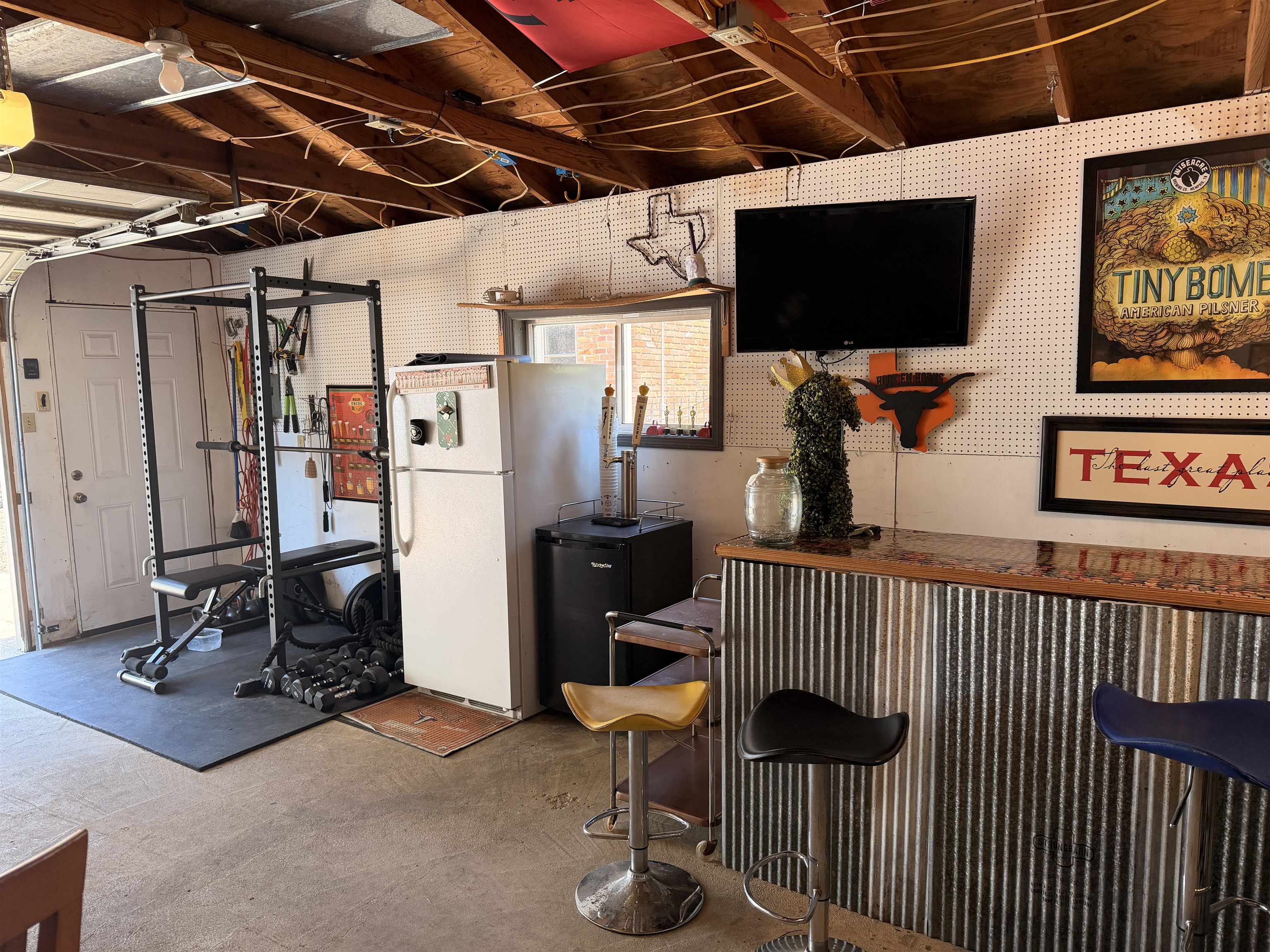 4847 Kaye Road Memphis, TN 38117 - Photo 38 of 40 a view of a room with gym equipment