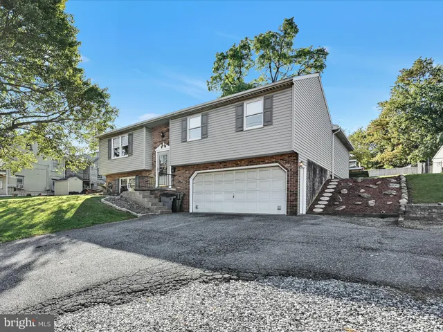 a view of a house with a yard and garage