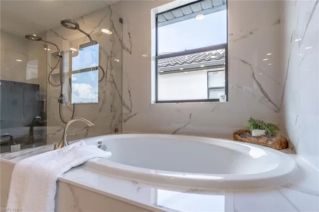 $1,300,000 | 1588 Vizcaya Lane, Naples, FL 34113