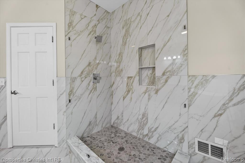 46625 Saltz Road Canton, MI 48187 - Photo 31 of 71 Gallery Image 31