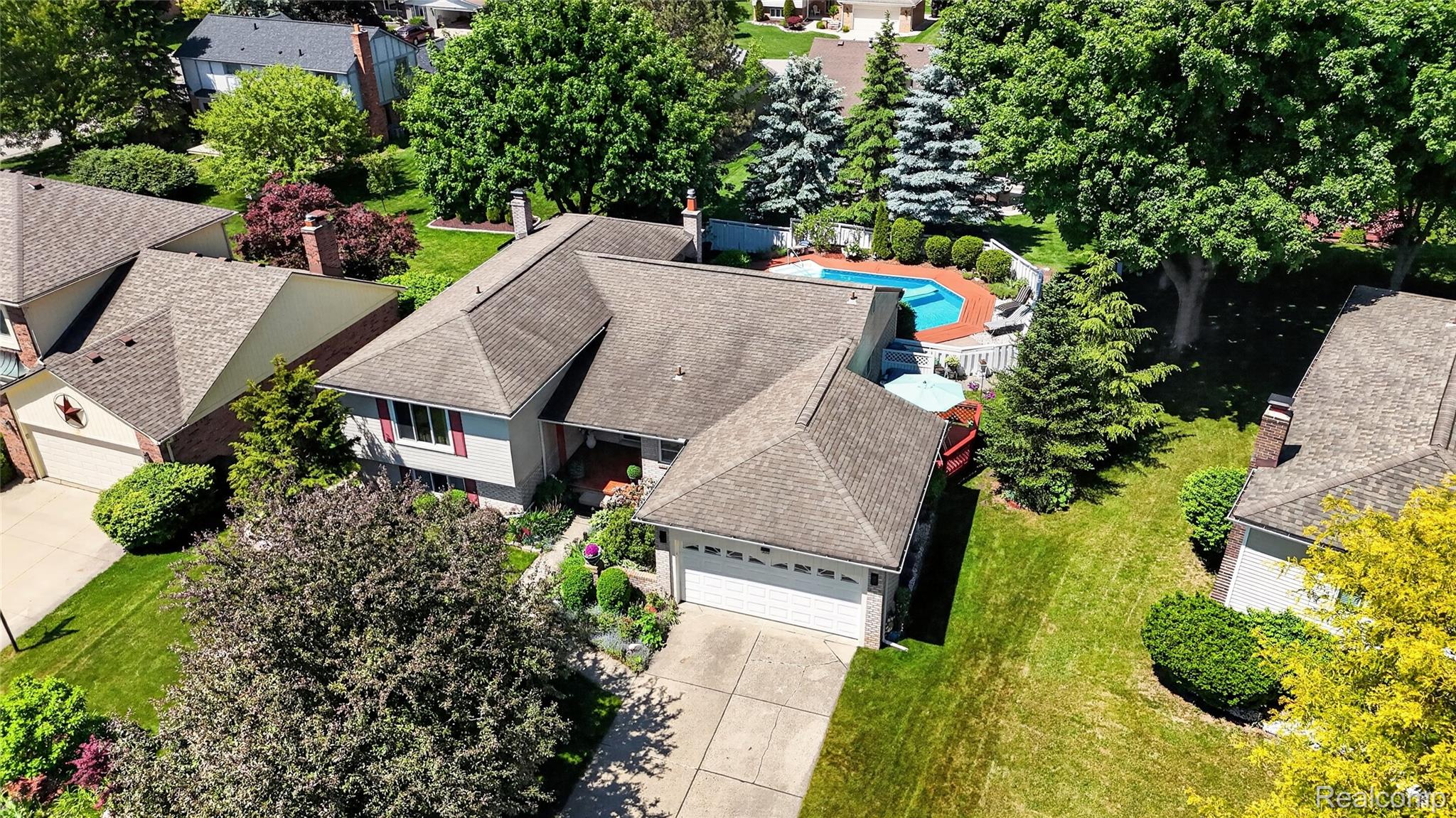 309 Antoinette Drive Rochester, MI 48309 - Photo 4 of 36 036_DJI_20260602115719_0039_D.jpg
