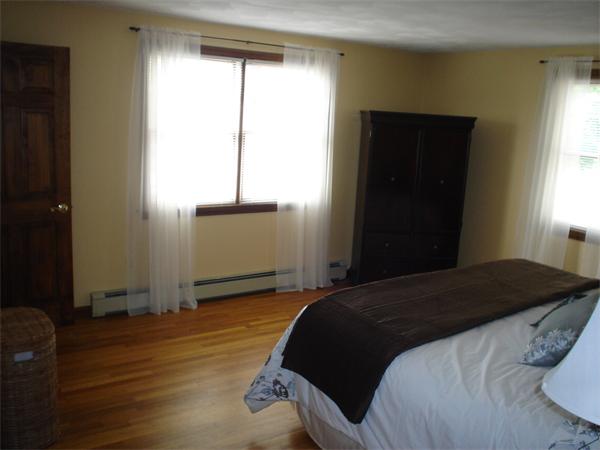 7 Lansdowne Road Arlington, MA 02474 - Photo 20 of 24 a bedroom with a bed and a window