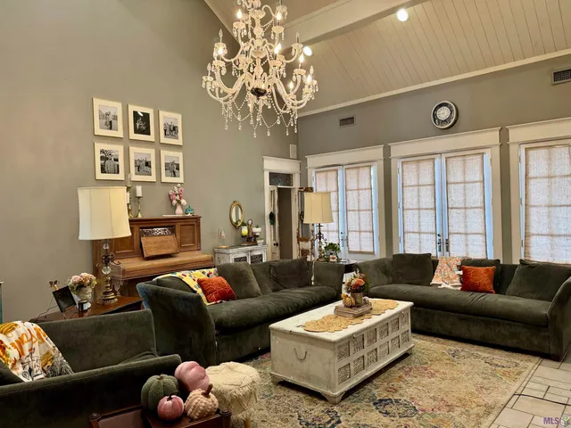 $695,000 | 600 Techeview Drive, Berwick, LA 70342