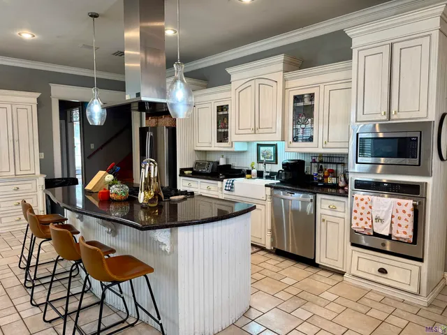 $695,000 | 600 Techeview Drive, Berwick, LA 70342