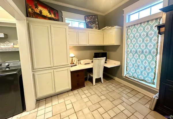 $695,000 | 600 Techeview Drive, Berwick, LA 70342