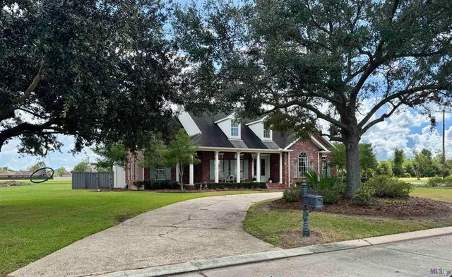 $695,000 | 600 Techeview Drive, Berwick, LA 70342