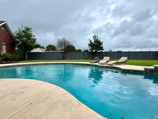 $695,000 | 600 Techeview Drive, Berwick, LA 70342