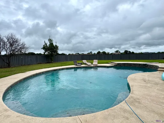 $695,000 | 600 Techeview Drive, Berwick, LA 70342